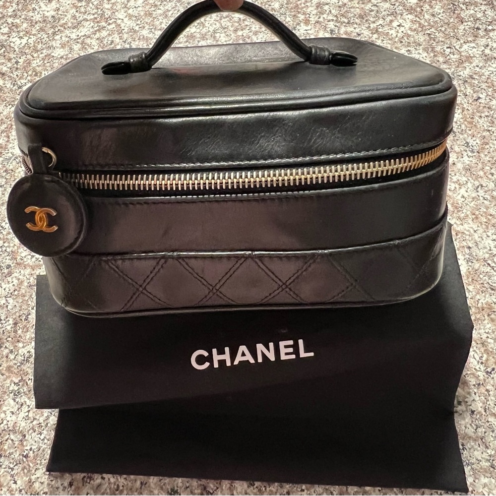 Chanel vintage vanity case cosmetic lambskin with card and dust bag
